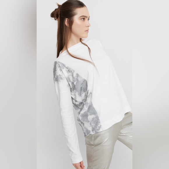 NWT OZAI N KU Allcotton loose boat neck top with a cloudy airbrushed pattern - Picture 2 of 6